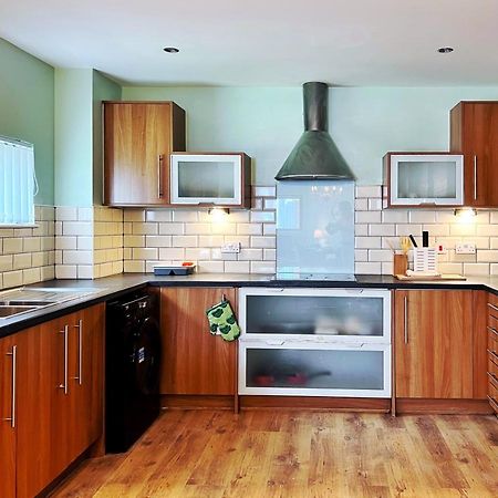Retro Seaside Apt With Patio Apartamento Swansea Exterior foto