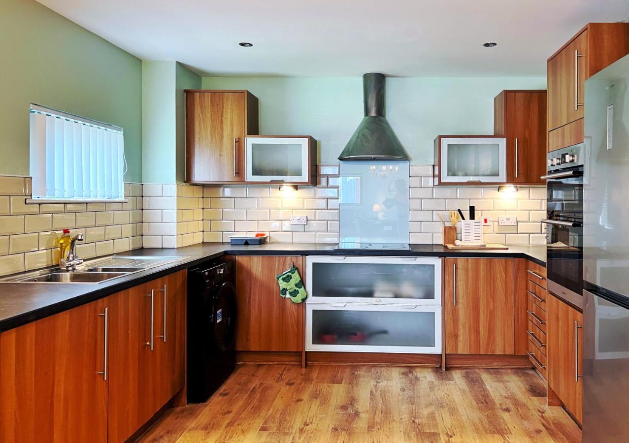 Retro Seaside Apt With Patio Apartamento Swansea Exterior foto